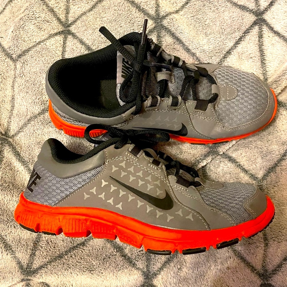 Nike trainers size 5.5youth